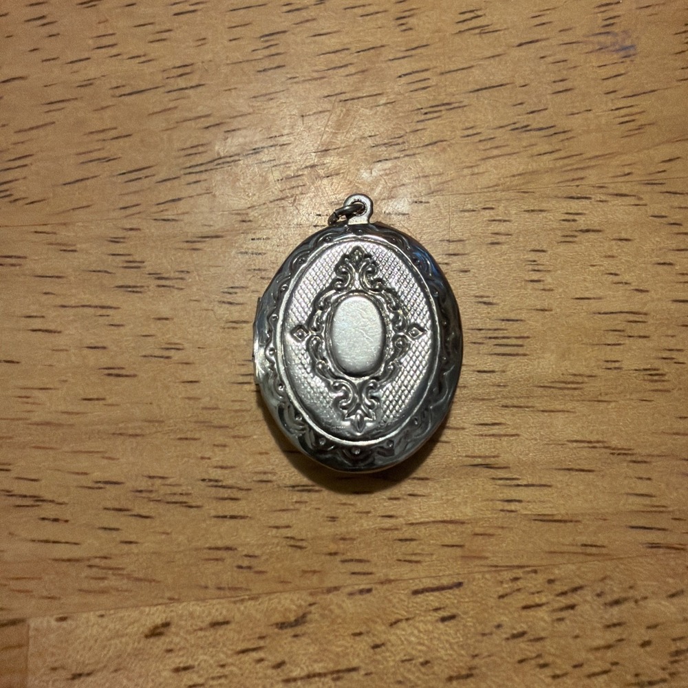Vintage Sterling Silver Engraved Locket 1.5"